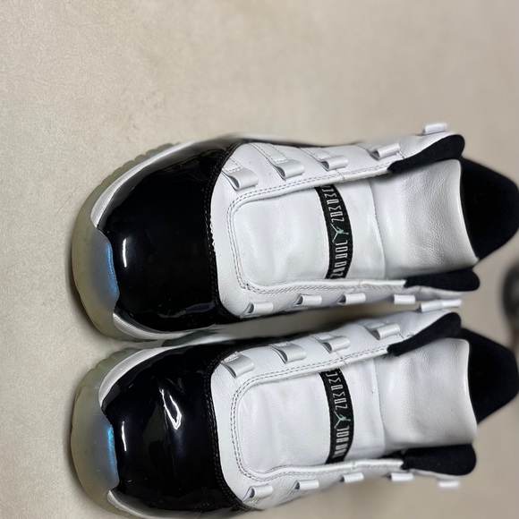 Jordan Retro 11 size 9 men’s $229